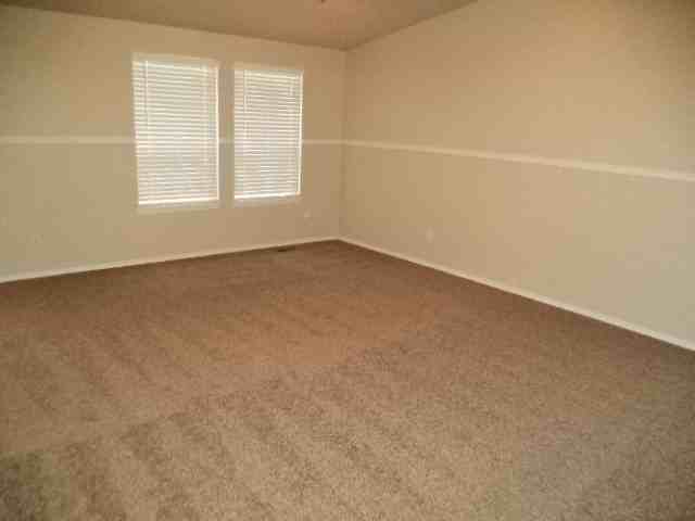 634 Driftwood Ln - Photo 3 of 20