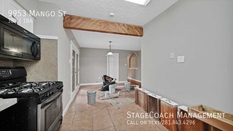 9953 Mango St - Photo 2 of 23