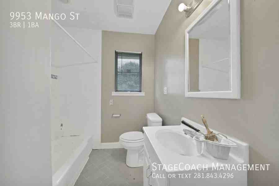 9953 Mango St - Photo 4 of 23