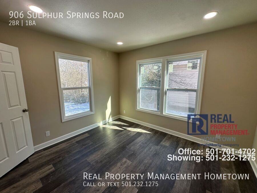 906 Sulphur Springs Rd - Photo 7 of 12