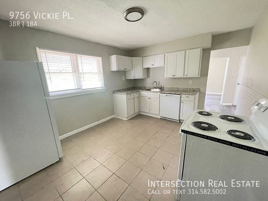 9756 Vickie Pl - Photo 6 of 12