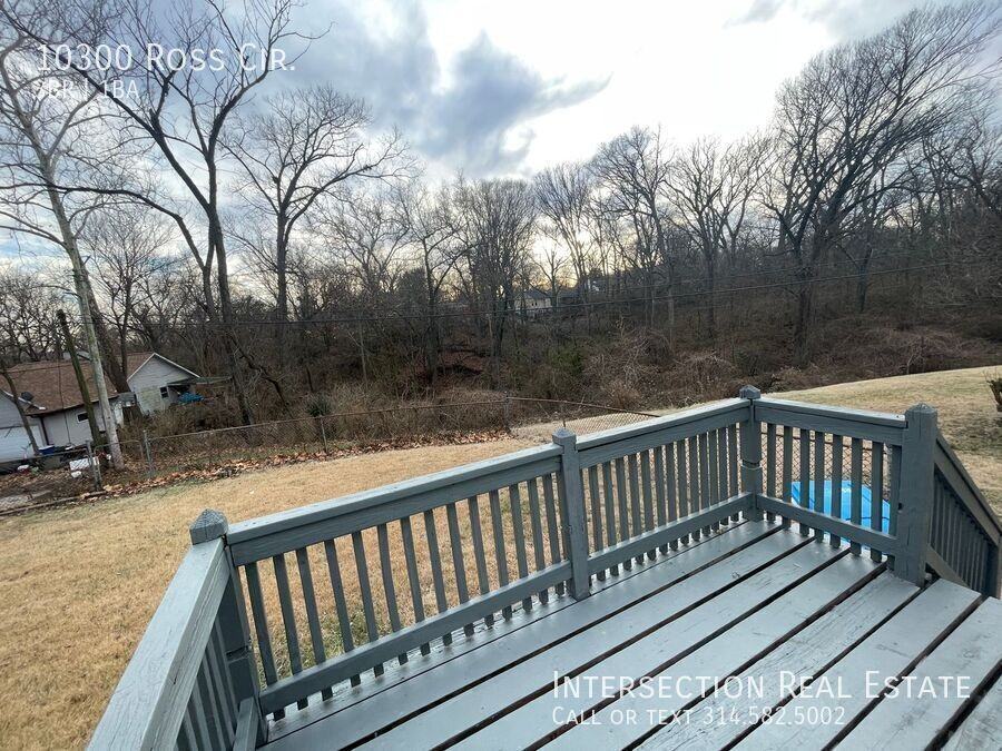 10300 Ross Cir - Photo 3 of 17