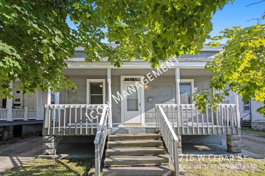 716 W Cedar St #716WCEDARS - Photo 2 of 16