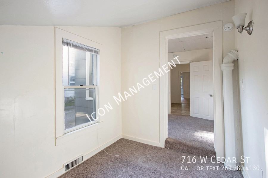 716 W Cedar St #716WCEDARS - Photo 3 of 16