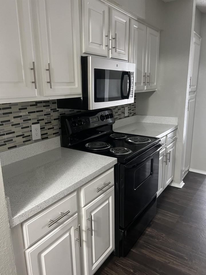5934 Westcreek Dr - Photo 2 of 23
