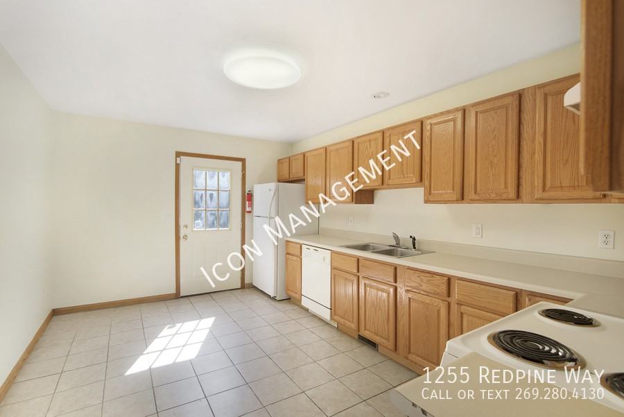 1255 Redpine Way #1255REDPIN - Photo 6 of 23