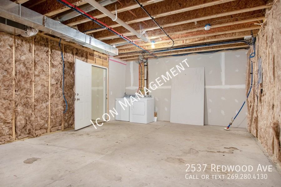 2537 Redwood Ave #2537REDWOO - Photo 7 of 25