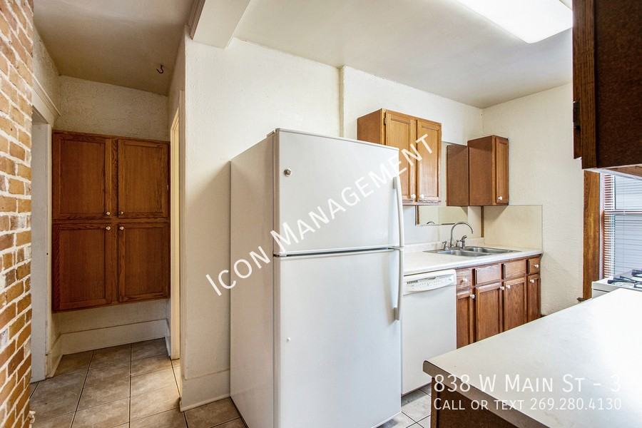 838 W Main St #3 - Photo 3 of 11