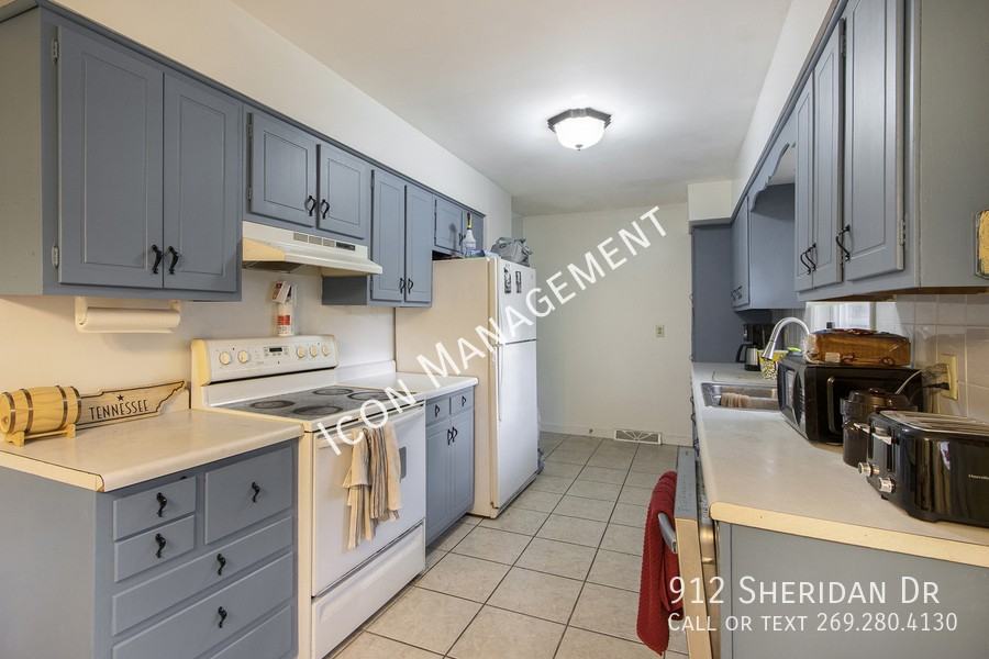 912 Sheridan Dr - Photo 3 of 14