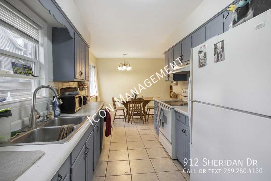 912 Sheridan Dr - Photo 4 of 14