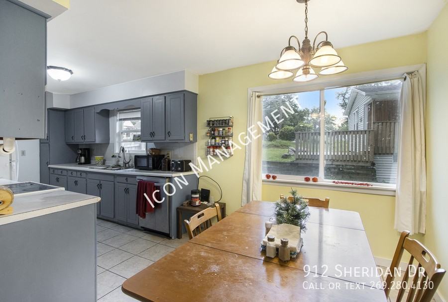 912 Sheridan Dr - Photo 5 of 14