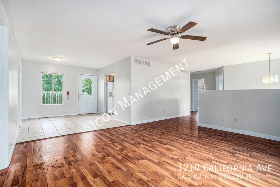 1210 California Ave - Photo 2 of 16