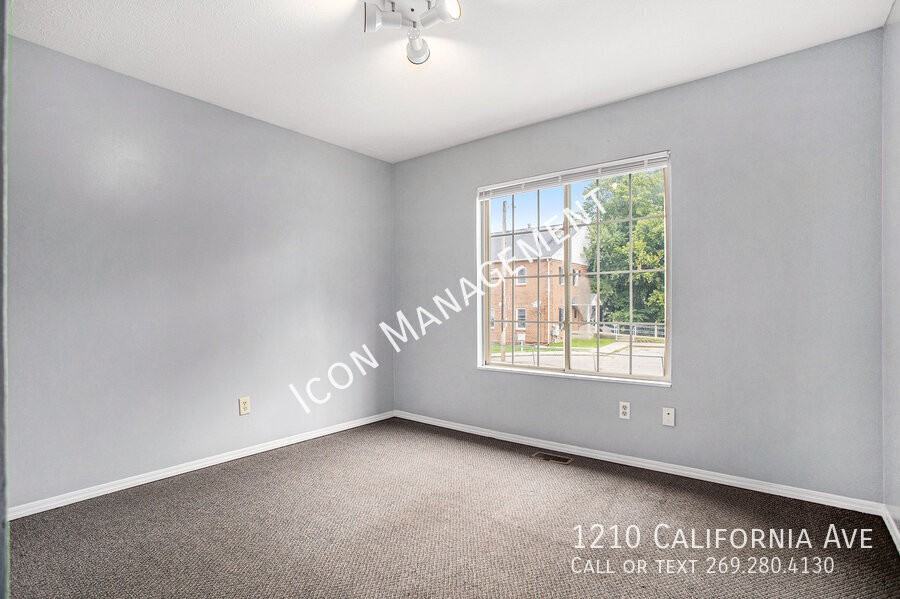 1210 California Ave - Photo 7 of 16