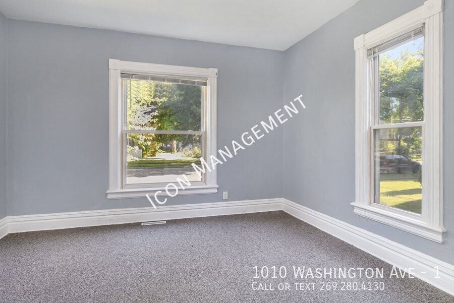 1010 Washington Ave #1 - Photo 2 of 12