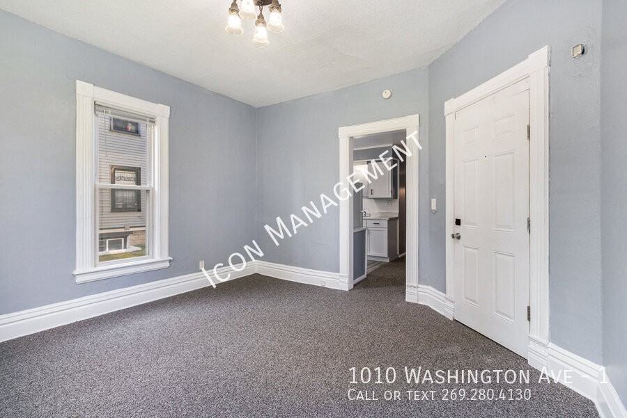 1010 Washington Ave #1 - Photo 4 of 12