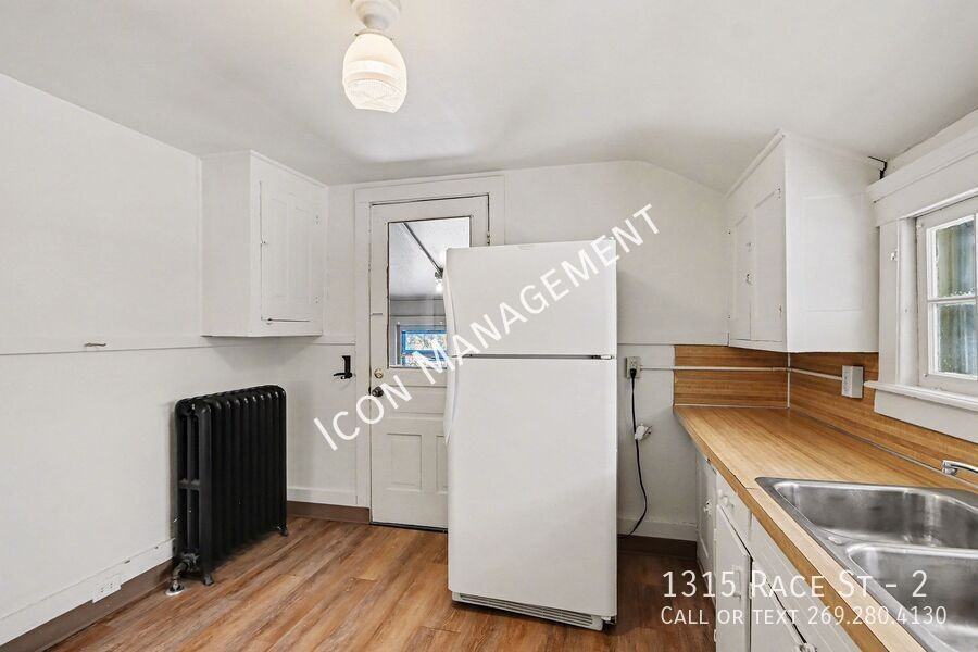 1315 Race St #2 - Photo 4 of 13