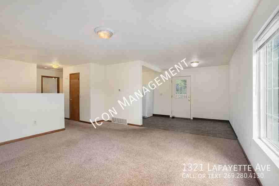 1321 Lafayette Ave - Photo 5 of 18