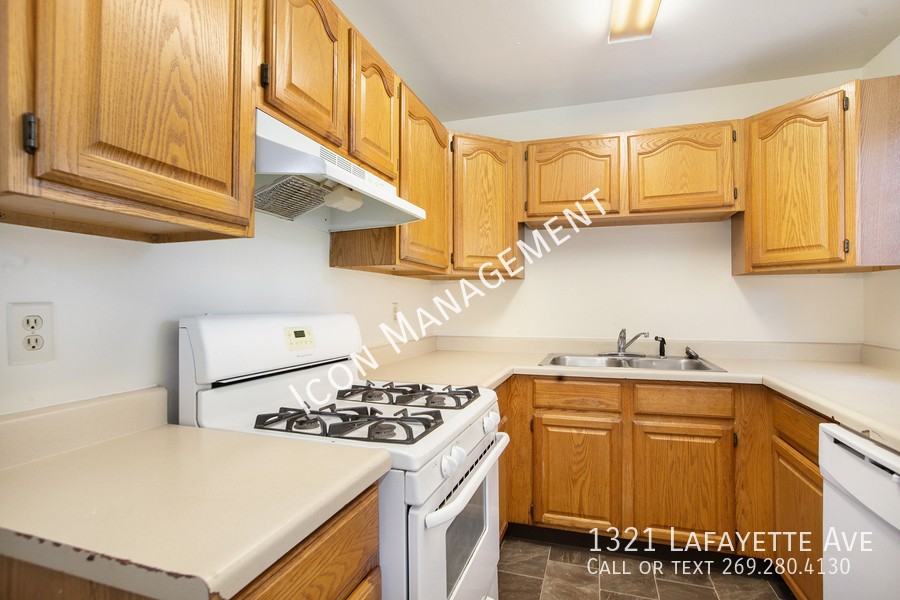 1321 Lafayette Ave - Photo 7 of 18