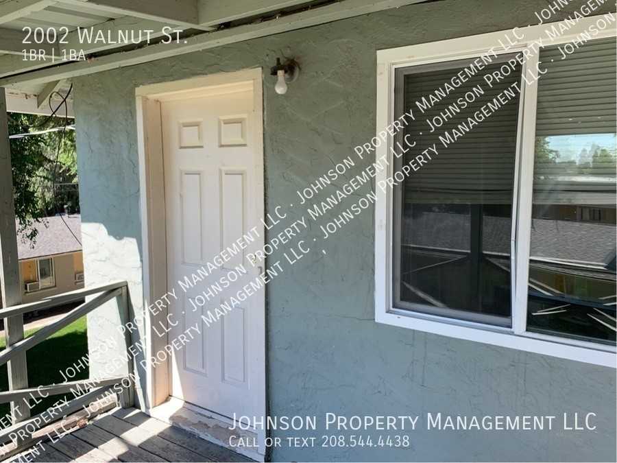 2002 Walnut St - Photo 4 of 14