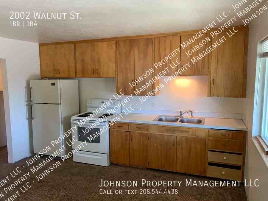 2002 Walnut St - Photo 6 of 14