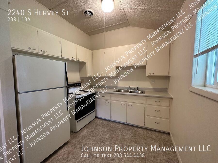 2240 S Hervey St - Photo 2 of 10