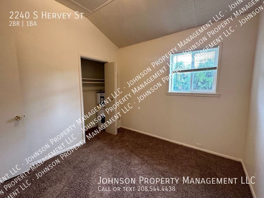 2240 S Hervey St - Photo 6 of 10