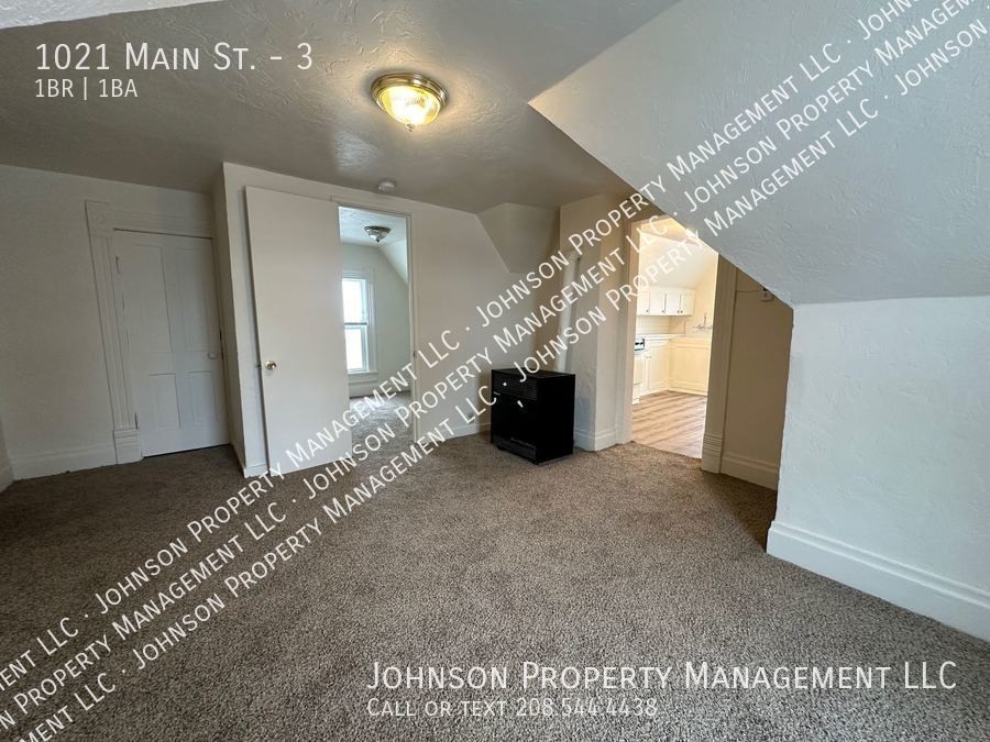 1021 Main St #3 - Photo 6 of 11