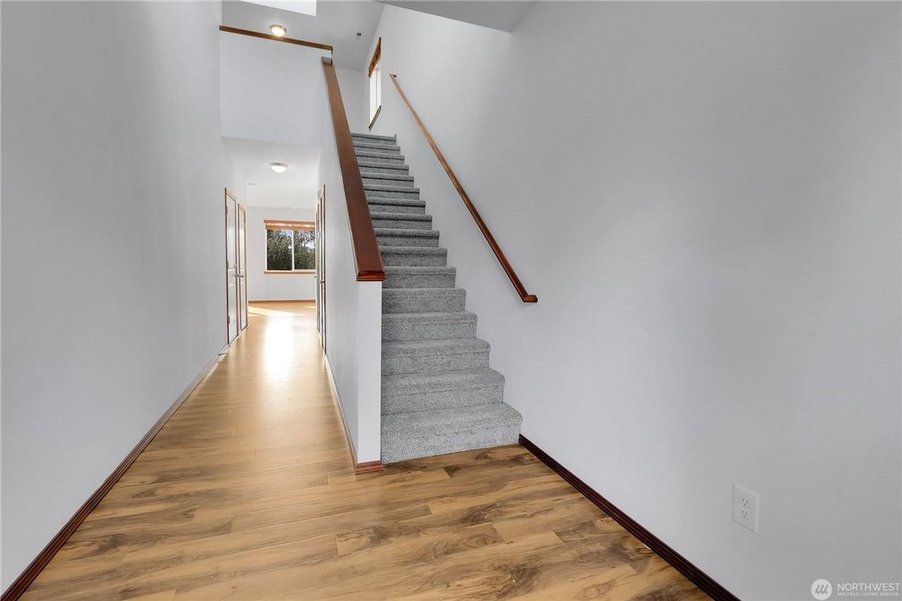 302 Avenue J - Photo 3 of 19