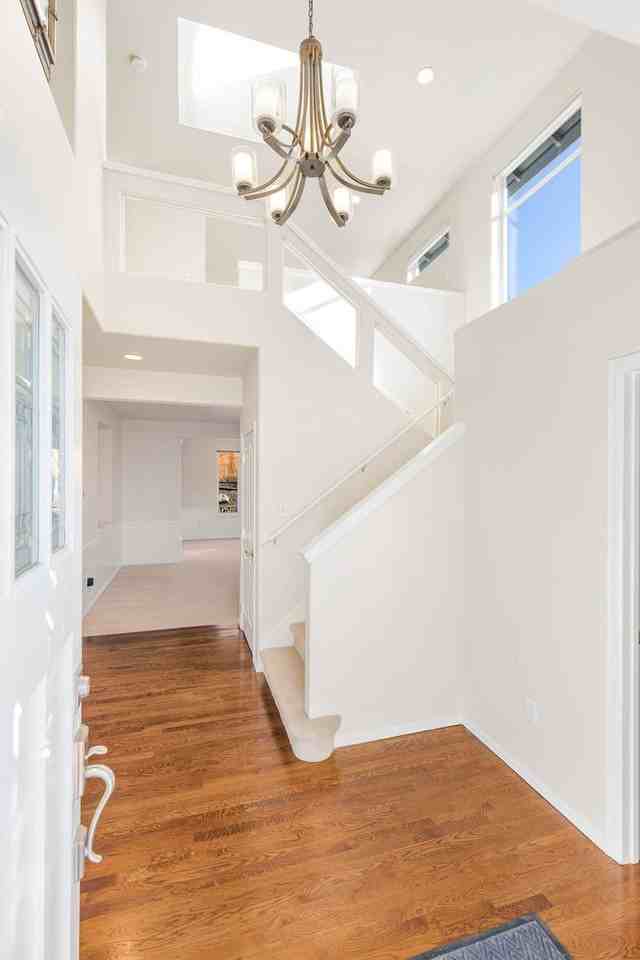 824 Chelan Pl Ne - Photo 2 of 27