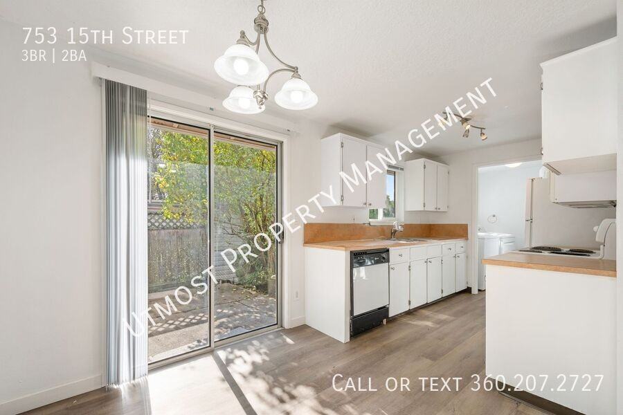 753 15th St - Photo 3 of 14