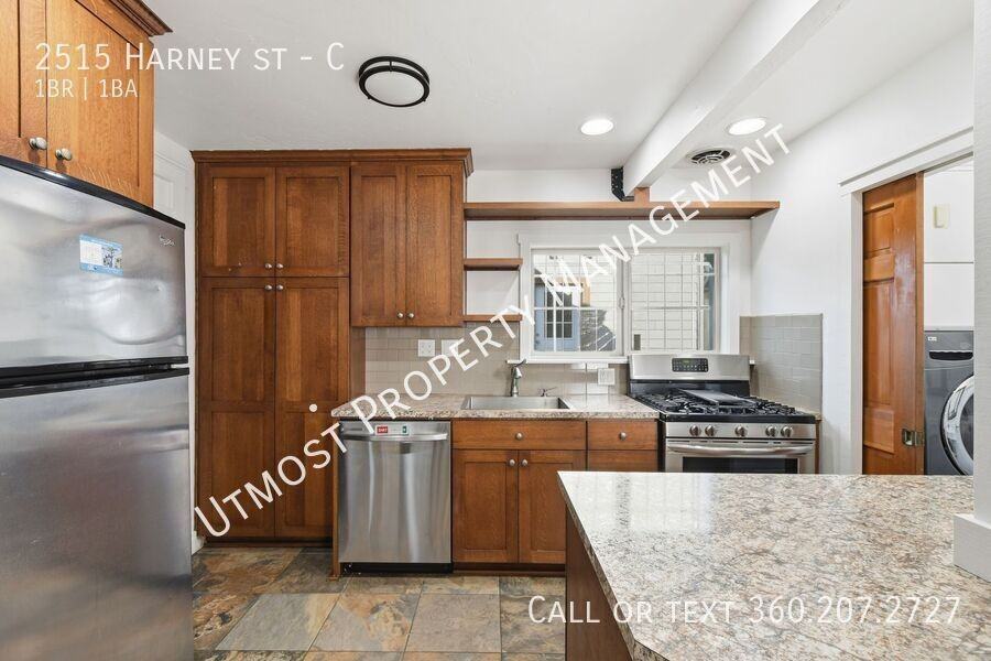 2515 Harney St #C - Photo 2 of 9