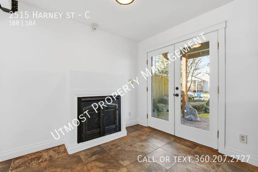 2515 Harney St #C - Photo 3 of 9