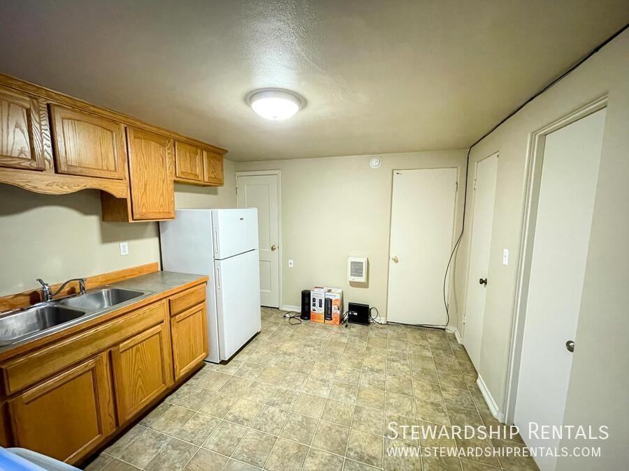 942 E 18th Ave #12 - Photo 3 of 17