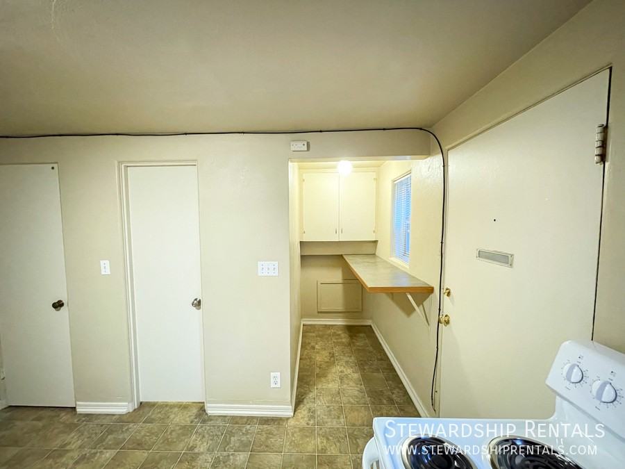 942 E 18th Ave #12 - Photo 6 of 17