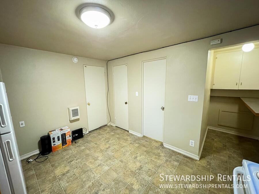942 E 18th Ave #12 - Photo 7 of 17