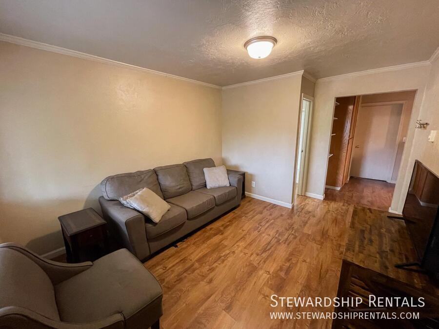 1827 Harris St #307M - Photo 3 of 13