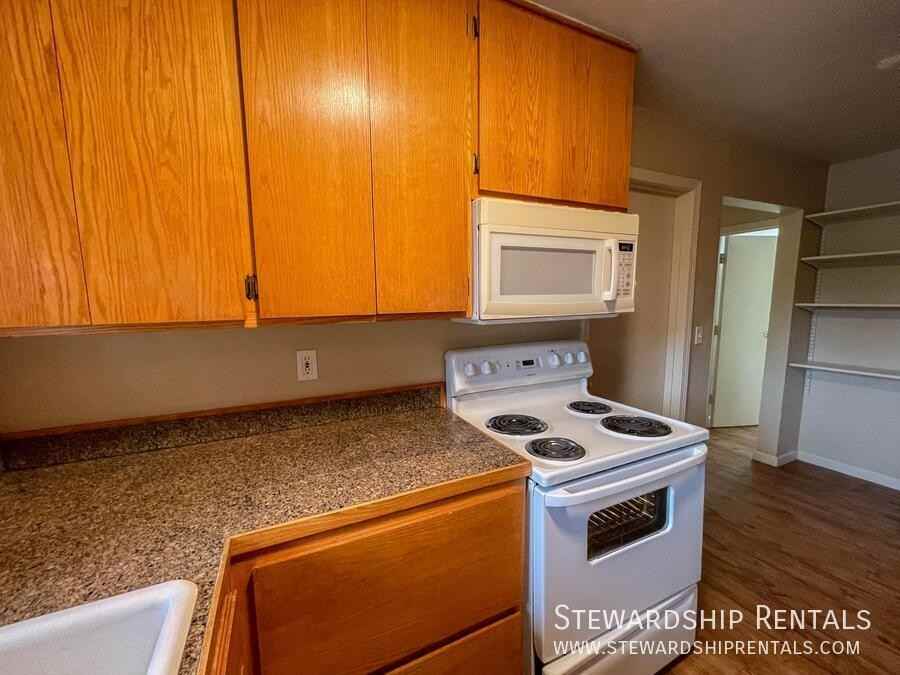 1827 Harris St #307M - Photo 6 of 13