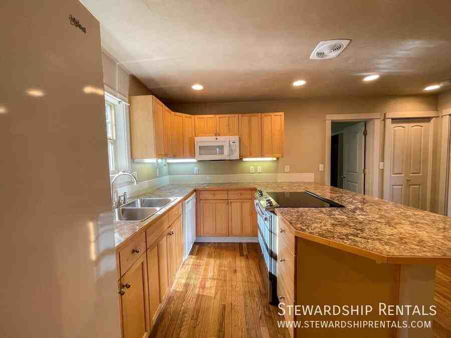 2050 Garden Ave - Photo 7 of 29