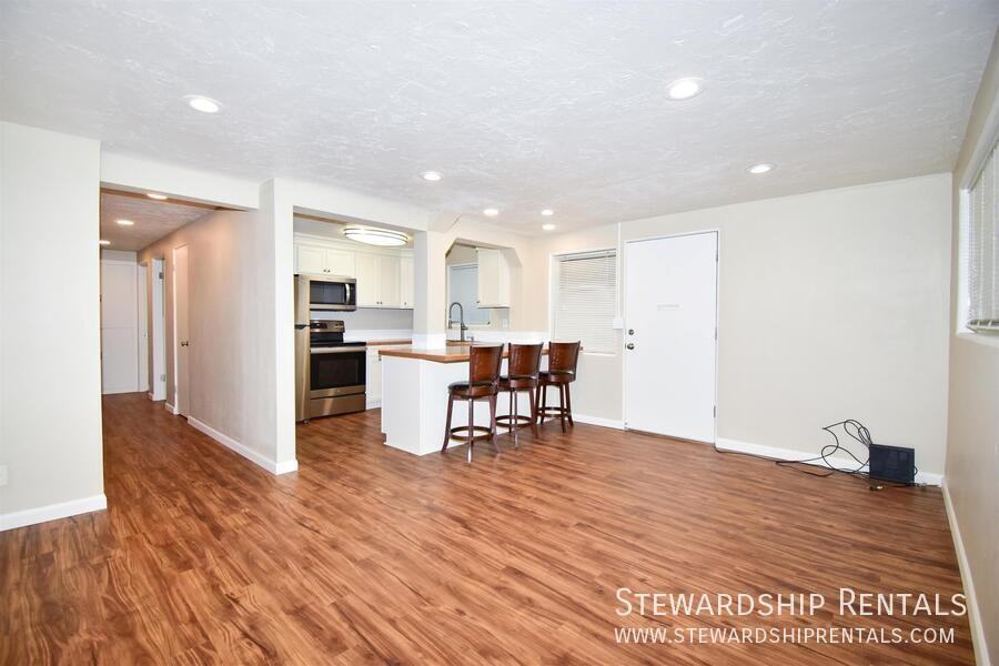 942 E 18th Ave #14 - Photo 4 of 21