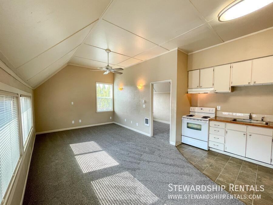 1825 Harris St #11 - Photo 3 of 16