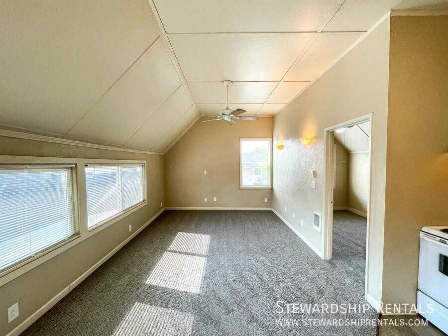1825 Harris St #11 - Photo 4 of 16
