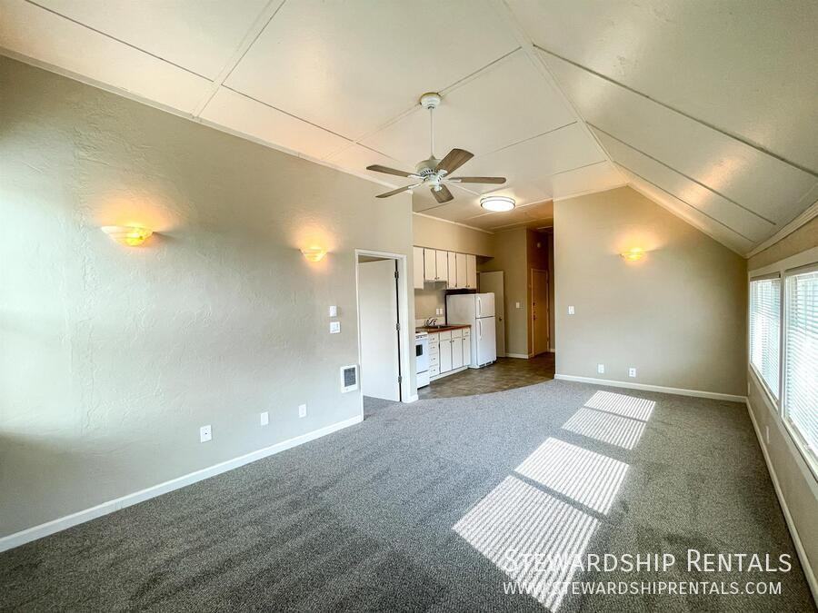 1825 Harris St #11 - Photo 6 of 16