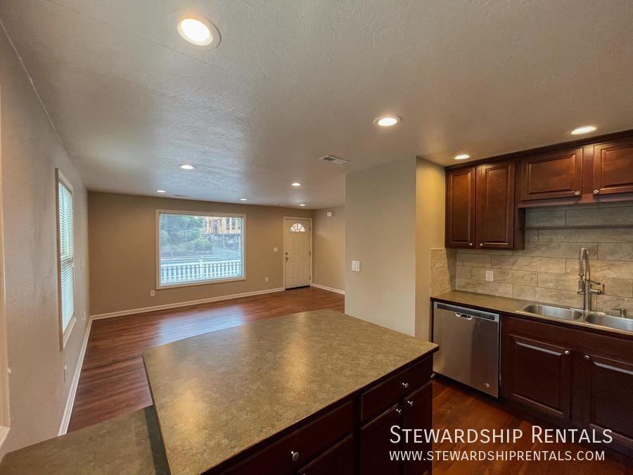 555 E 18th Ave - Photo 6 of 15