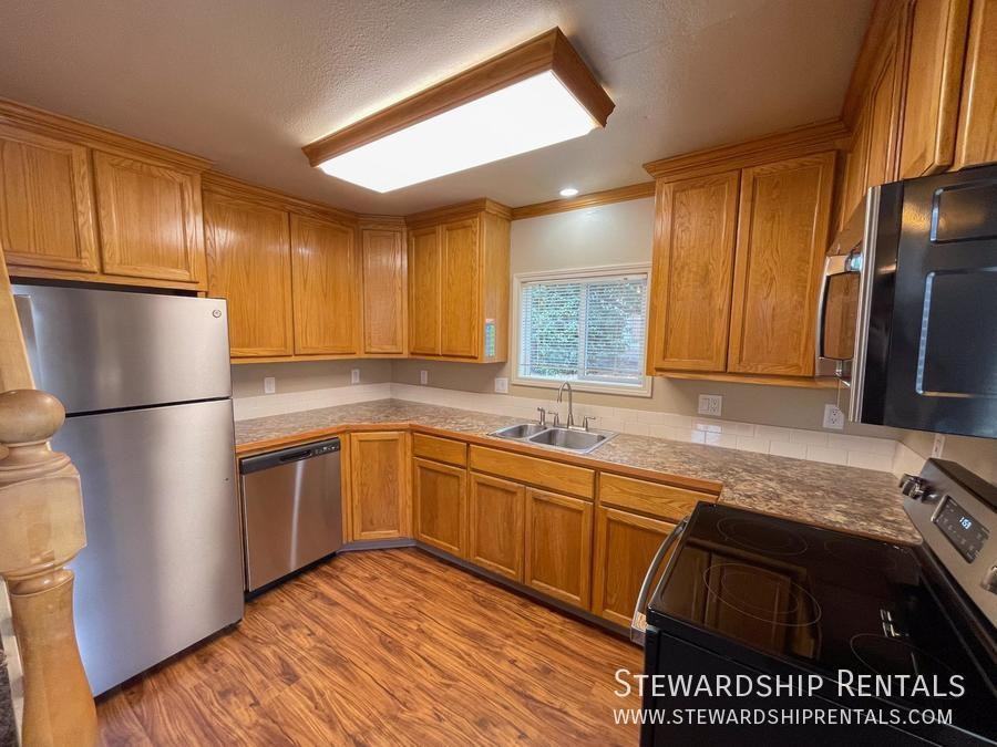 1472 E 19th Ave - Photo 5 of 25