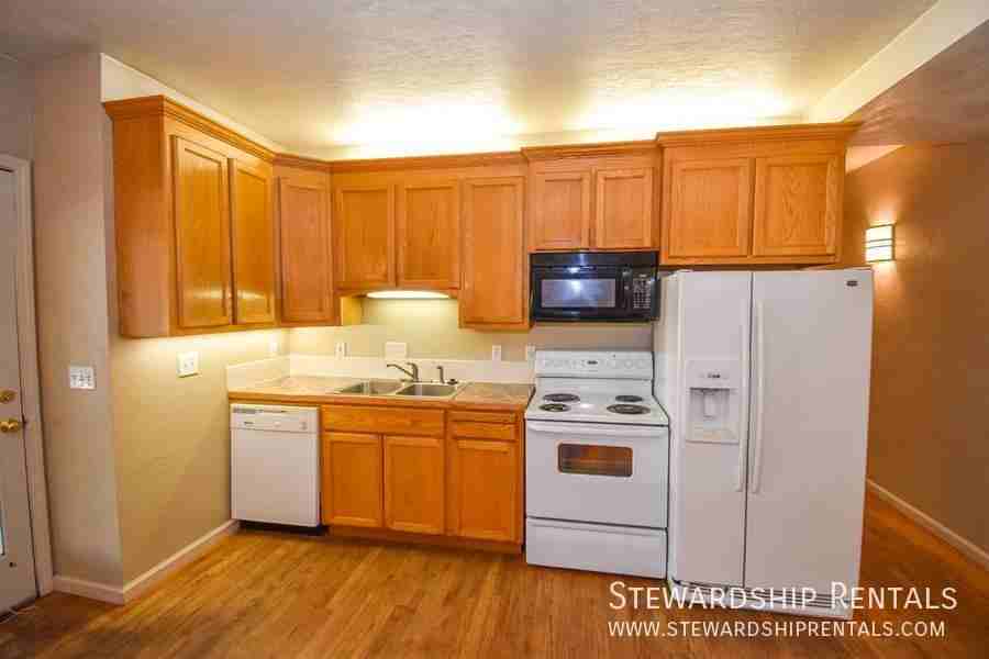 1825 Harris St #3 - Photo 5 of 17