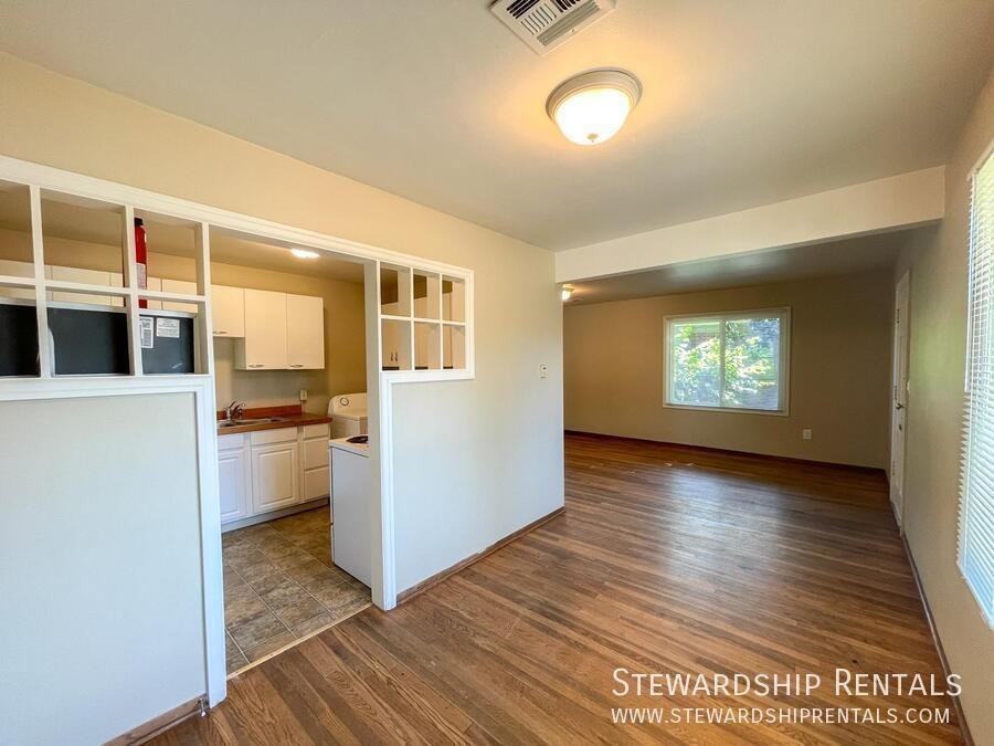 2009 Nw Tyler Ave - Photo 6 of 22