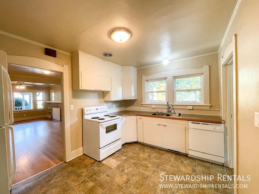 1745 Olive St - Photo 6 of 27