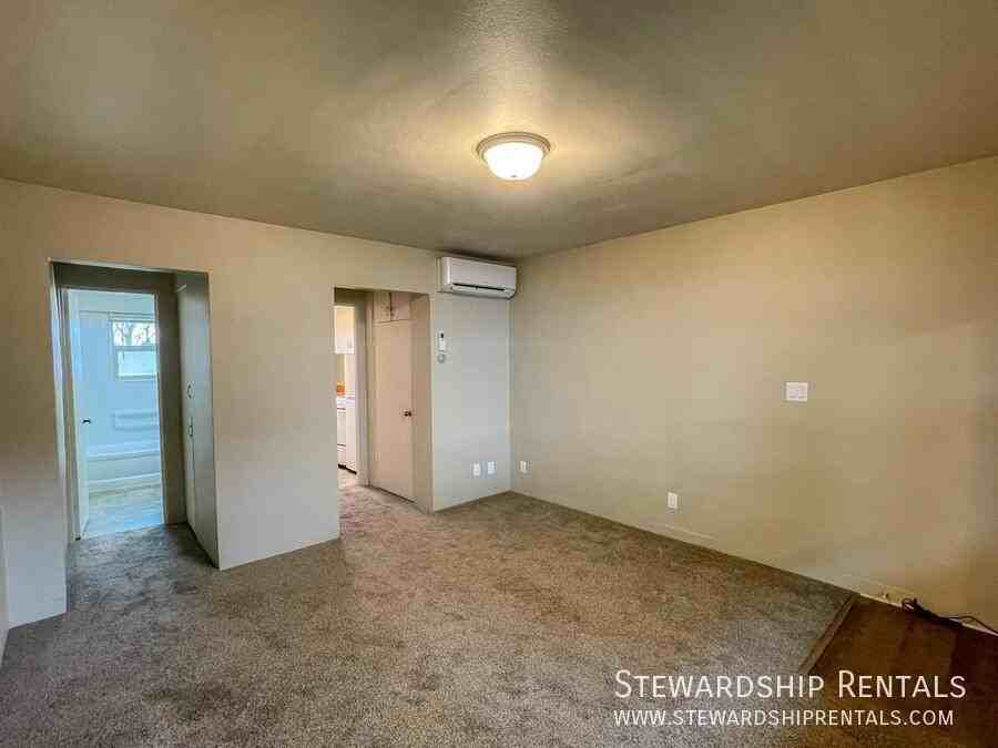 942 E 18th Ave #8 - Photo 2 of 11