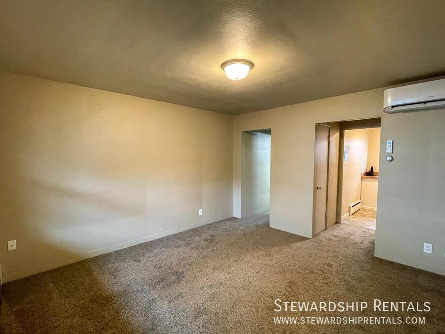 942 E 18th Ave #8 - Photo 3 of 11