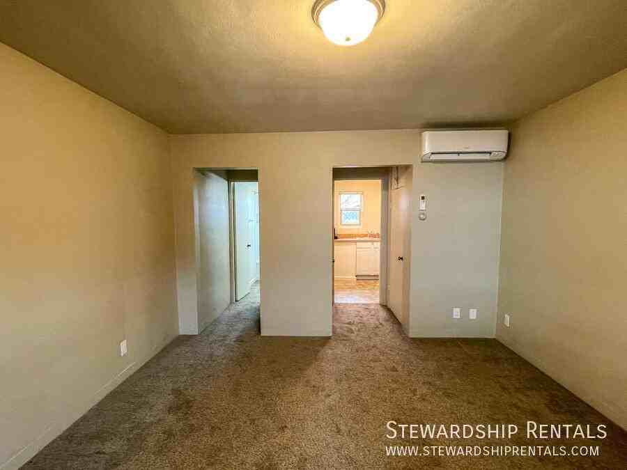942 E 18th Ave #8 - Photo 4 of 11